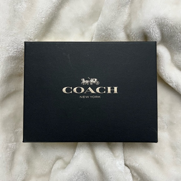 NWT Coach corner zip wristlet - Picture 2 of 4